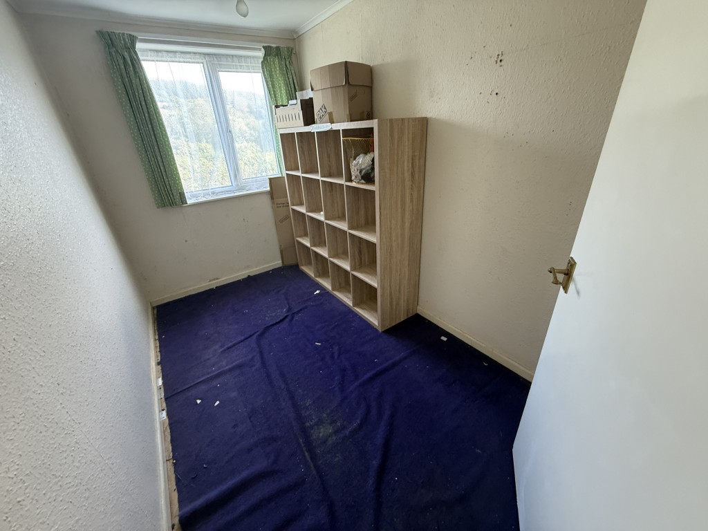 Lot: 109 - DETACHED COTTAGE IN VILLAGE LOCATION FOR UPDATING - Bedroom five